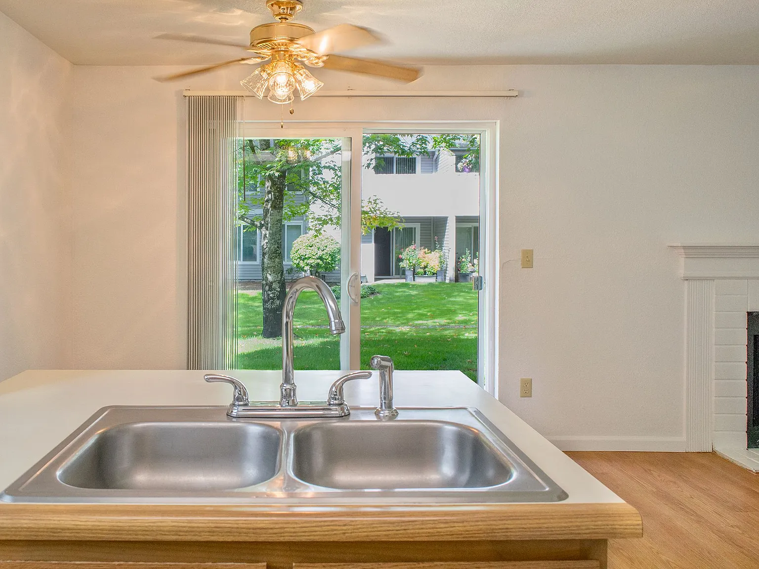 Crowne Pointe Apartments — Photo 4