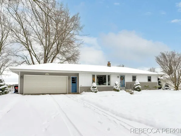 10240 Holiday Dr, Zeeland, MI 49464