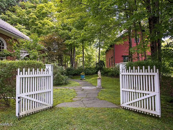 3rd image of 6 Willard Hill Rd