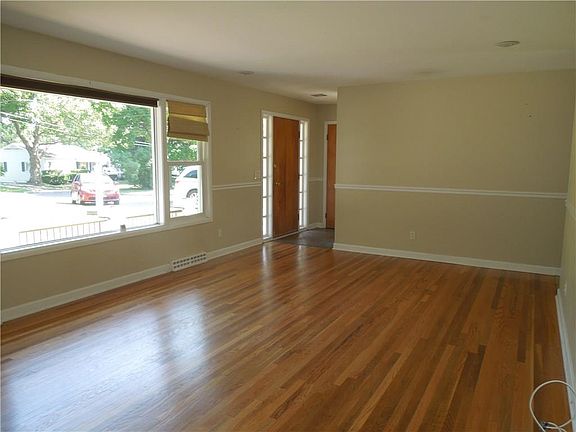 3rd image of 47 Circle Dr
