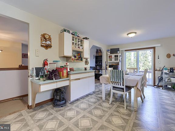 4th image of 202 Redwood Ln