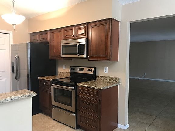 5th image of 15606 Gardenside Ln