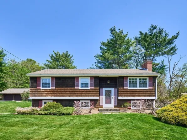 841 Dennison Dr, Southbridge, MA 01550