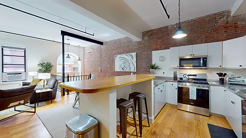 19 Stanhope St #1-D Photo 1