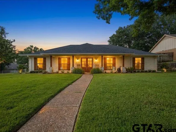 717 Meadow Creek Dr, Tyler, TX 75703