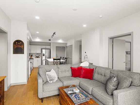 3rd image of 400 Herron Dr APT 318