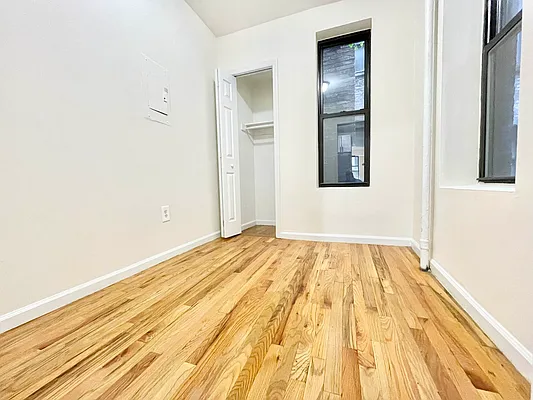 Rented by HOLTON REAL ESTATE INC. | media 17