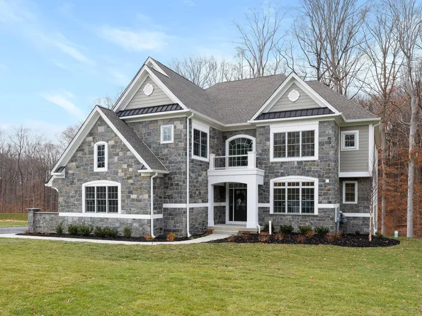 202 Bellflower Ln, Newtown Square, PA 19073