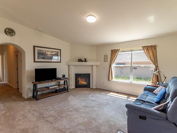 4th image of 720 Trout Creek Dr