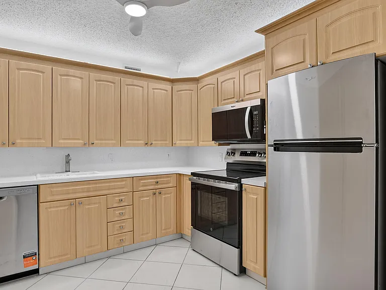 3057 Yarmouth Dr #C — Photo 5