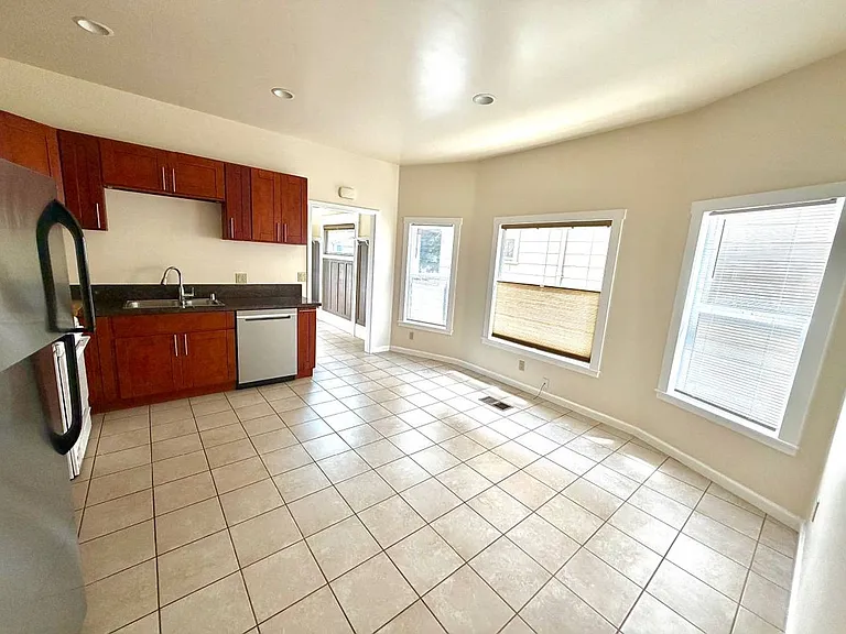 925 Apgar St — Photo 8
