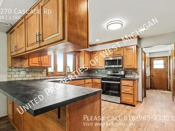 6270 Cascade Rd SE, Grand Rapids, MI 49546