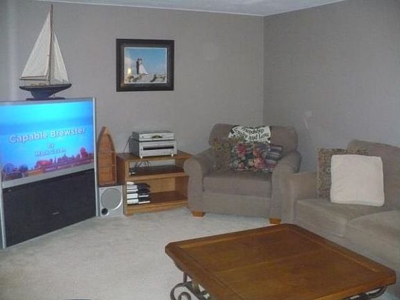 3rd image of 97 Susan Ln