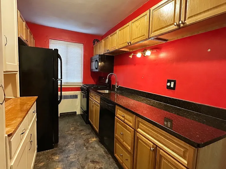 Apartments On Academy — Photo 31