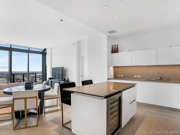 5th image of 68 SE 6th St APT 4108