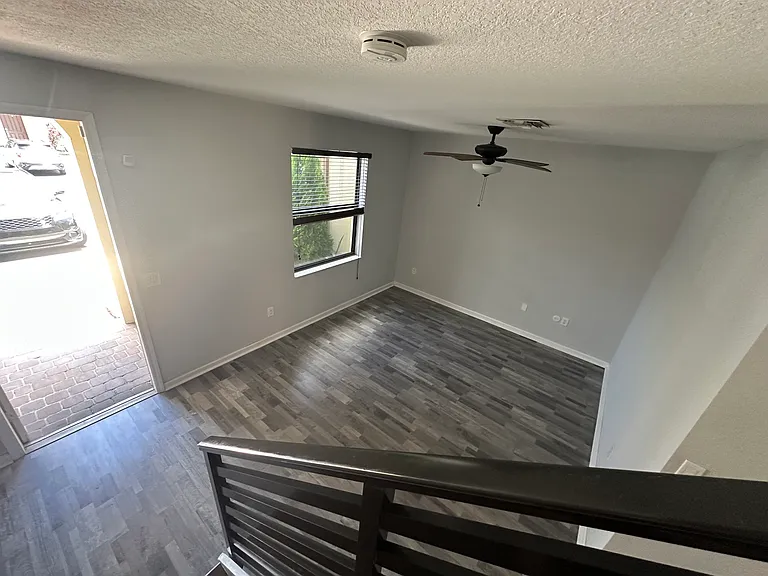 3211 SE 6th St — Photo 23