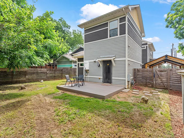 720 Pedernales St #B — Photo 24