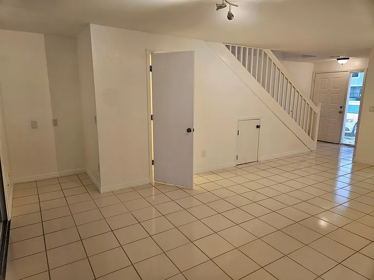 S Pines Dr — Photo 4