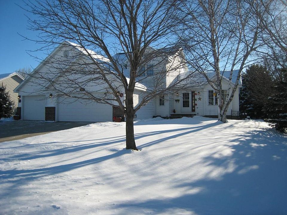 1st image of 828 Lancer Dr NE