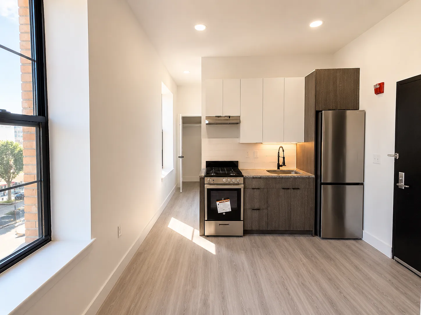 2 bed, 704 sqft, $2,195 — Photo 4