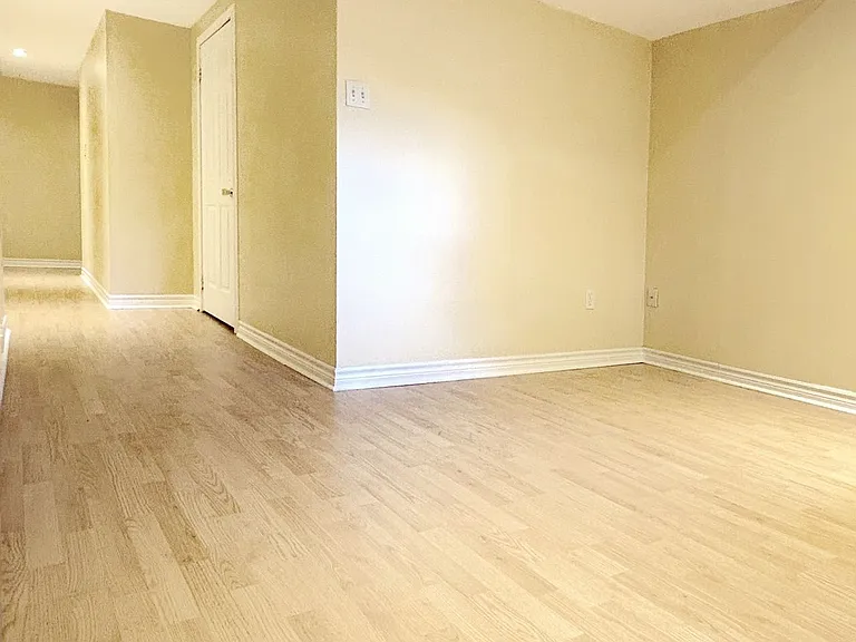 2594 Dashwood Dr — Photo 20
