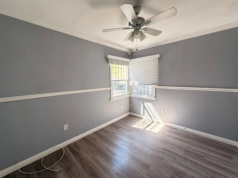 586 E Fairview Blvd — Photo 10
