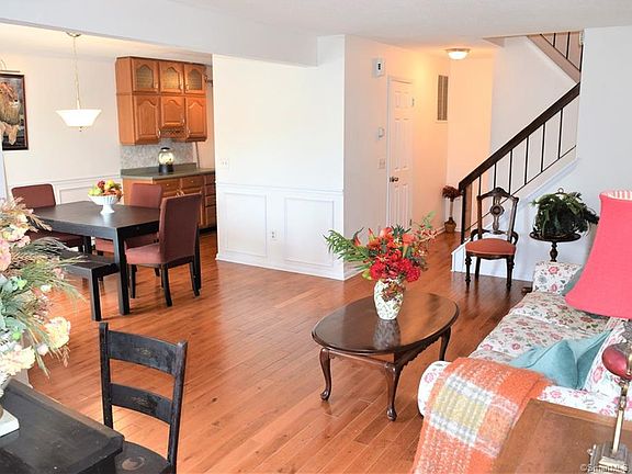 2nd image of 47 Peddlers Dr #47