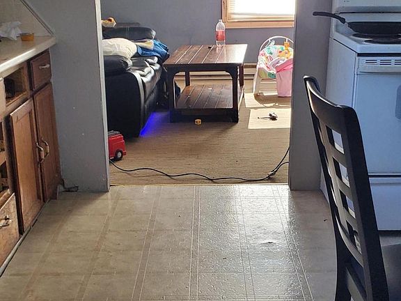 5th image of 108 Fox Ave