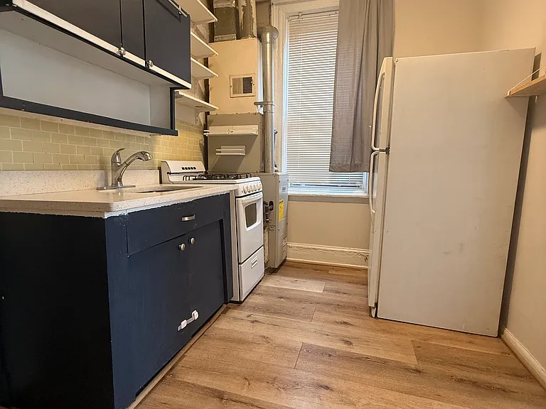 2307 Christian St #2 — Photo 4