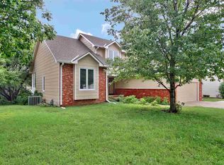 818 S Whippoorwill Rd, Derby, KS 67037