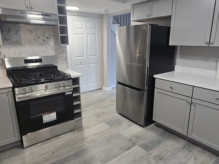 1688 Queensbury Cir — Photo 4