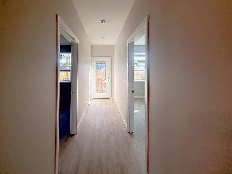 5534-5564 Skyline Rd S — Photo 176