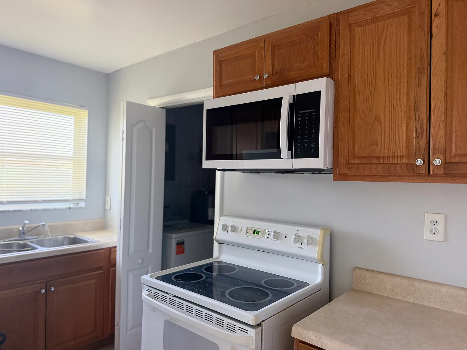3 bed, 1265 sqft, $1,600 — Photo 2