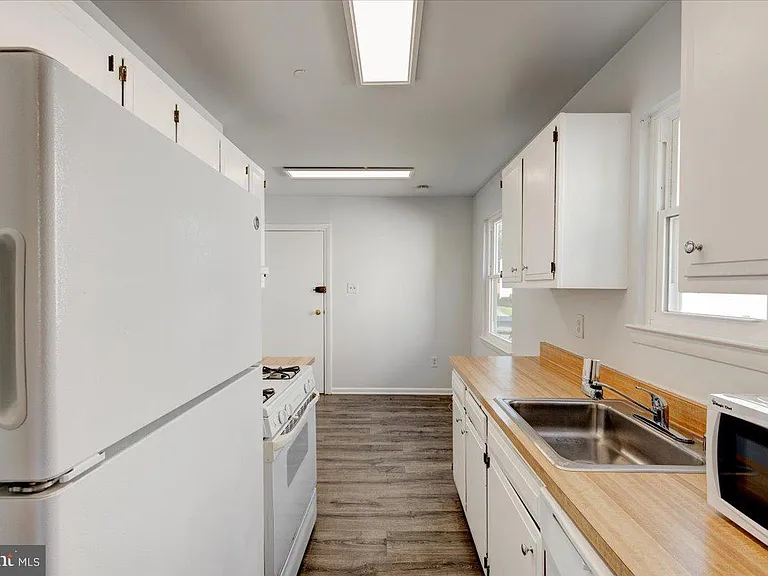 6th Pl NE — Photo 9