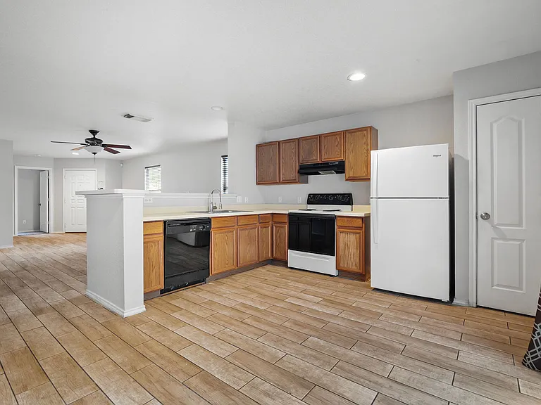 323 Amberdale Oak — Photo 10
