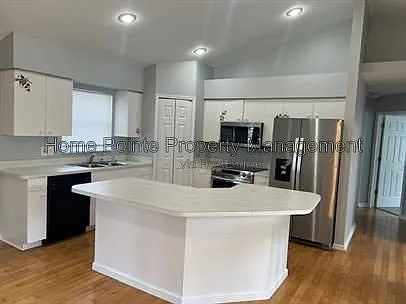 4 bed, 3.0 bath, 2300 sqft, $2,650 — Photo 2