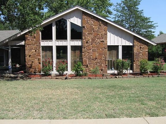 Large picture windows in Lvg Room & Dining Room
