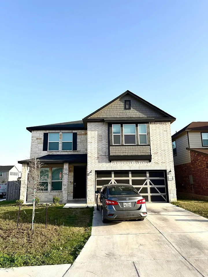 5 bed, 3.5 bath, 3250 sqft, $750 — Photo 1