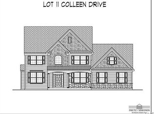 11 Colleen Dr N, Whitehall Township, PA 18078