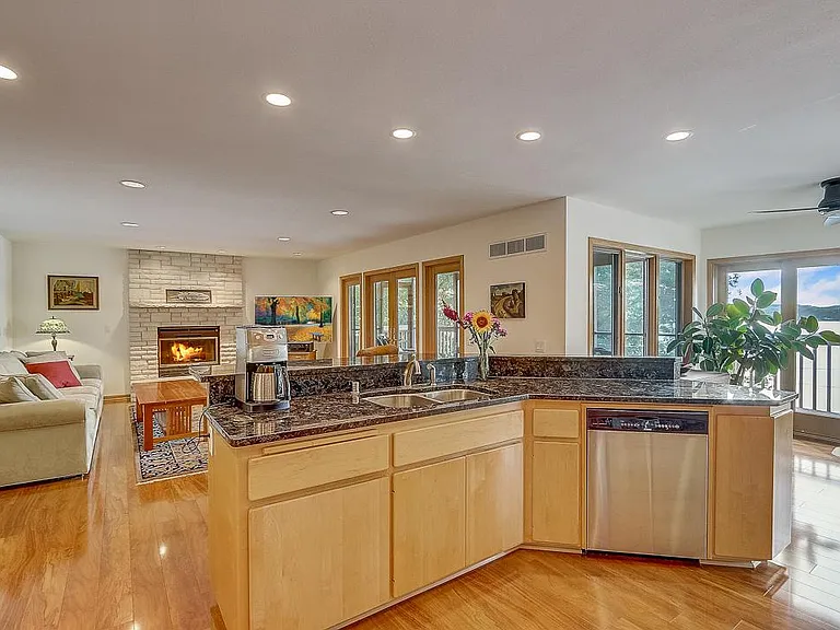 4216 Morris Park Rd — Photo 4