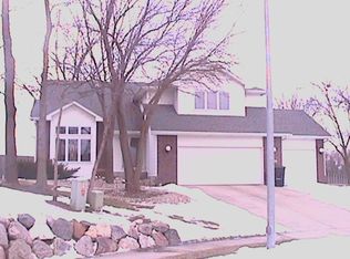 15232 Holcomb Cir, Clive, IA 50325