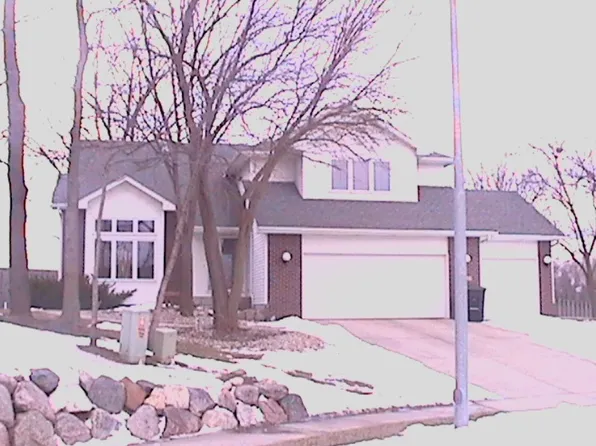 15232 Holcomb Cir, Clive, IA 50325