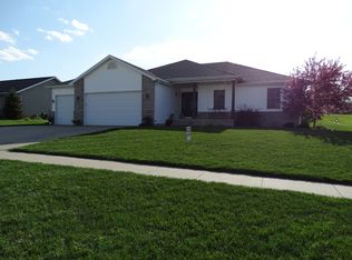 419 Prairie View Cir, Fairfax, IA 52228