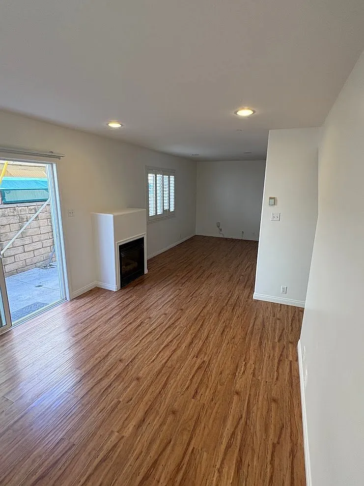 The Beach Is Your Backyard - Cozy Gated Studio w/ Fireplace, Patio, Washer/Dryer & Parking — Photo 1