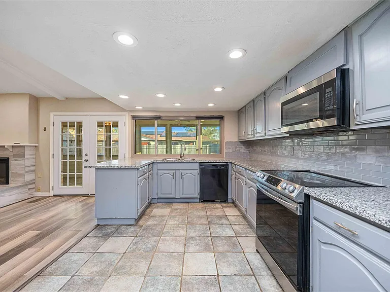 14515 Merry Meadow Dr — Photo 7