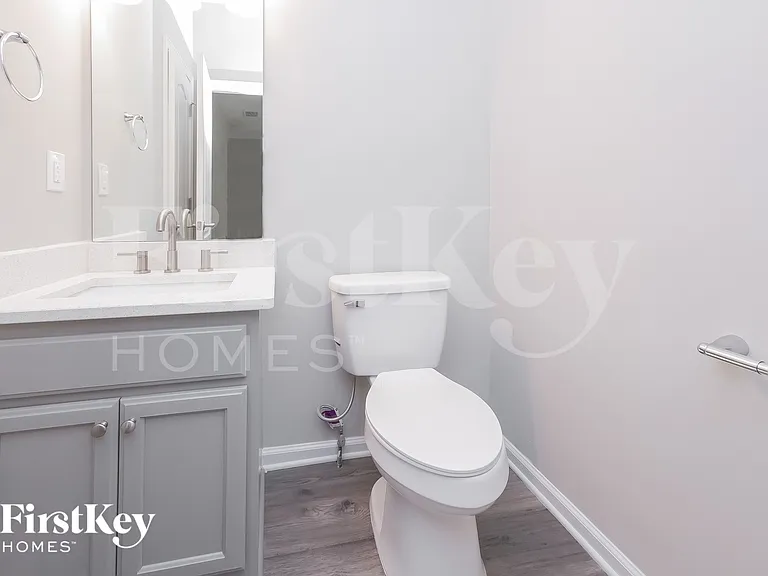 221 Whitney Ln — Photo 16