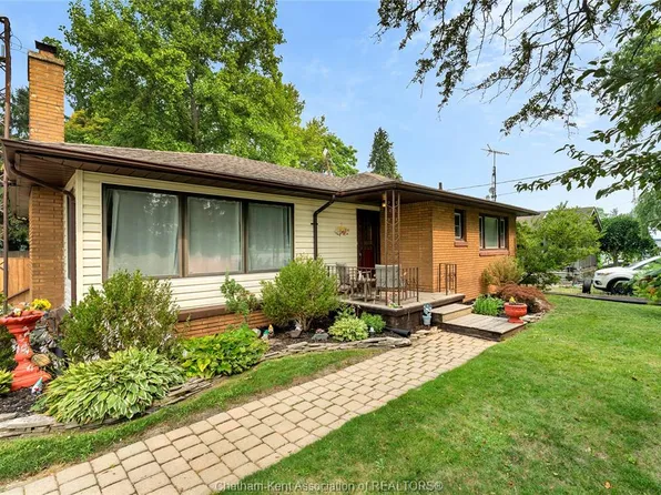 9467 Longwoods Rd, Chatham Kent, ON N7M 5J7