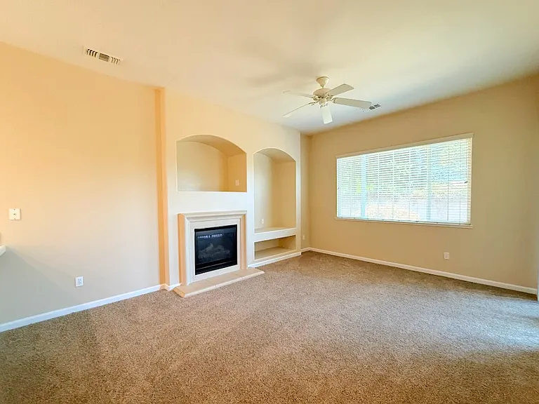 405 Hearst Dr — Photo 8