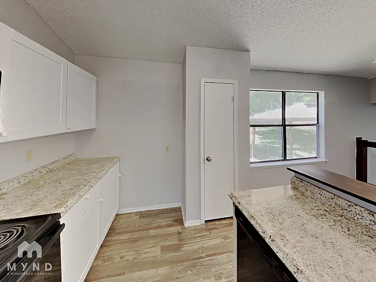 4714 Crested Rock Dr — Photo 8