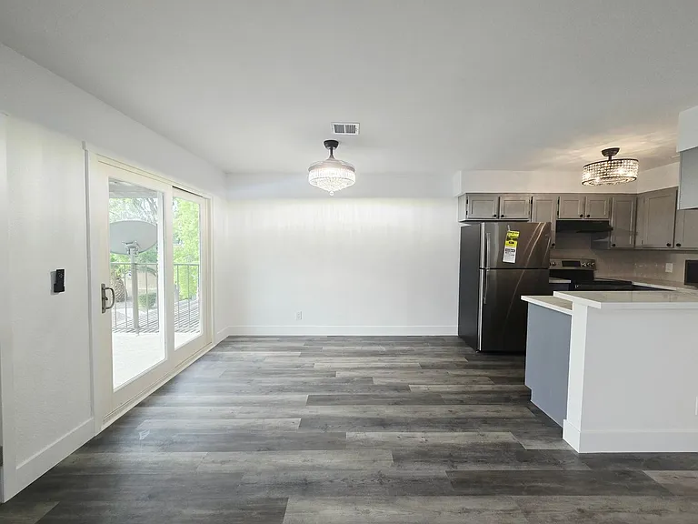 1833 Plum Ct — Photo 6